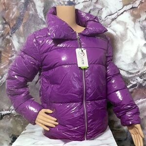 NOIZE Goldie Short Puffer Jacket in Grape